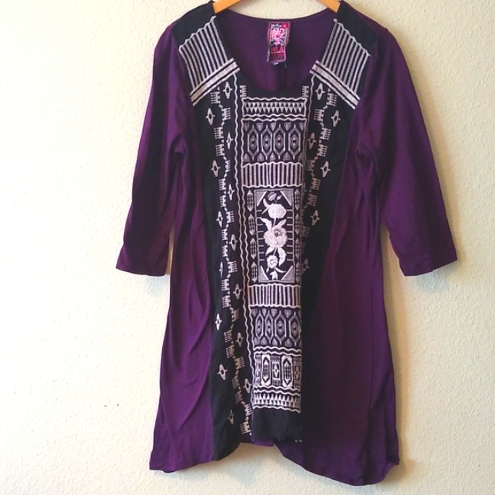 Johnny was embroidery detailed tunic